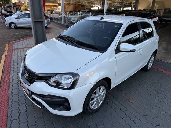TOYOTA ETIOS 1.5 X PLUS 16V FLEX 4P AUTOMÁTICO TOYOTA ETIOS 1.5 X PLUS 16V FLEX 4P AUTOMÁTICO